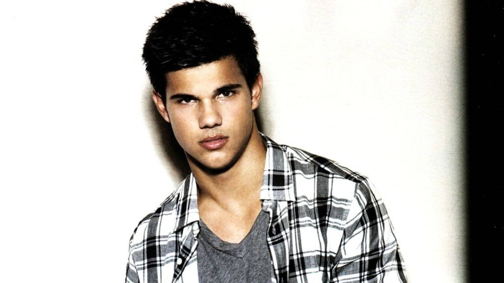 Taylor Lautner Fierce Modeling Background