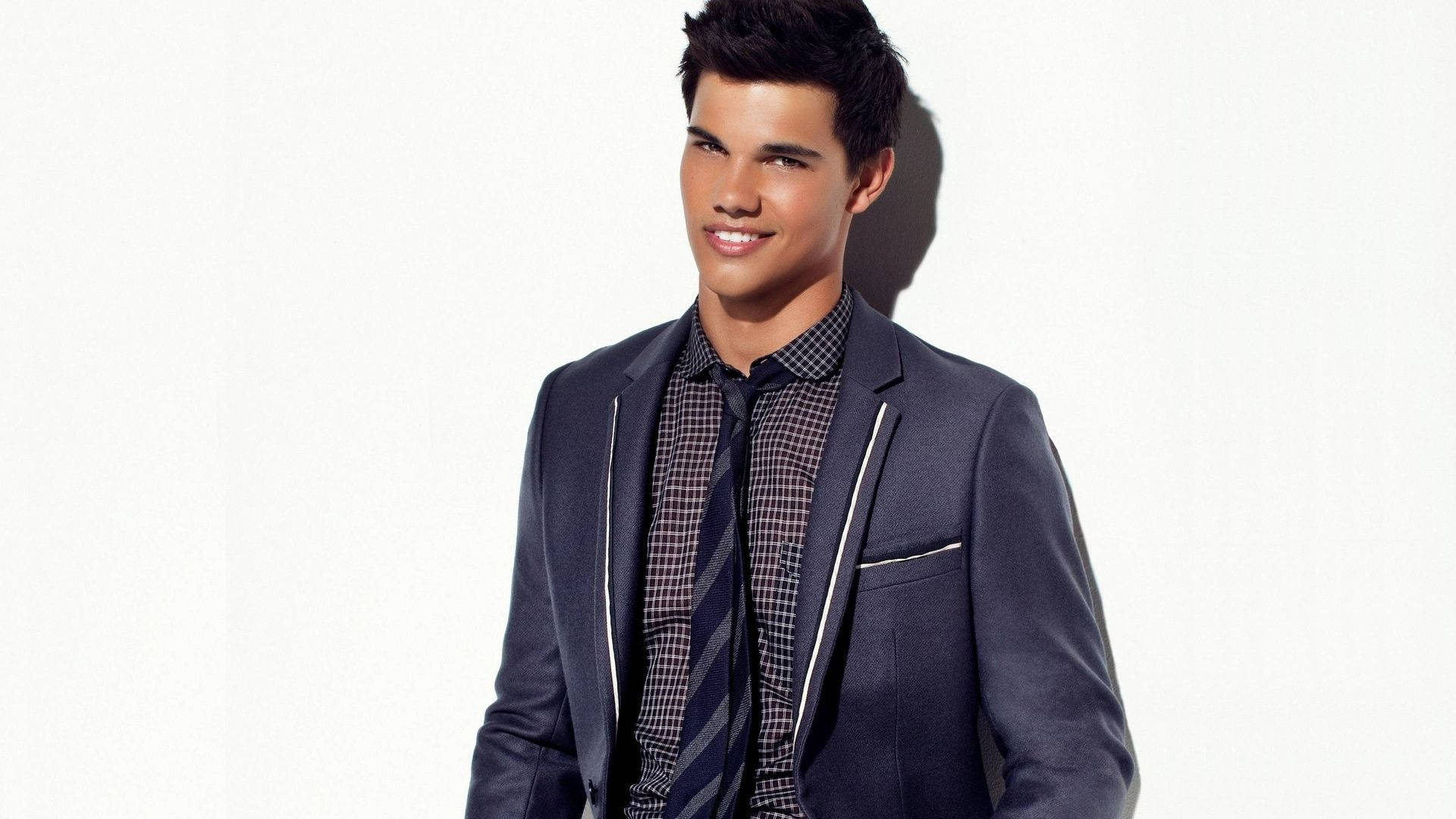 Taylor Lautner In Tuxedo Background