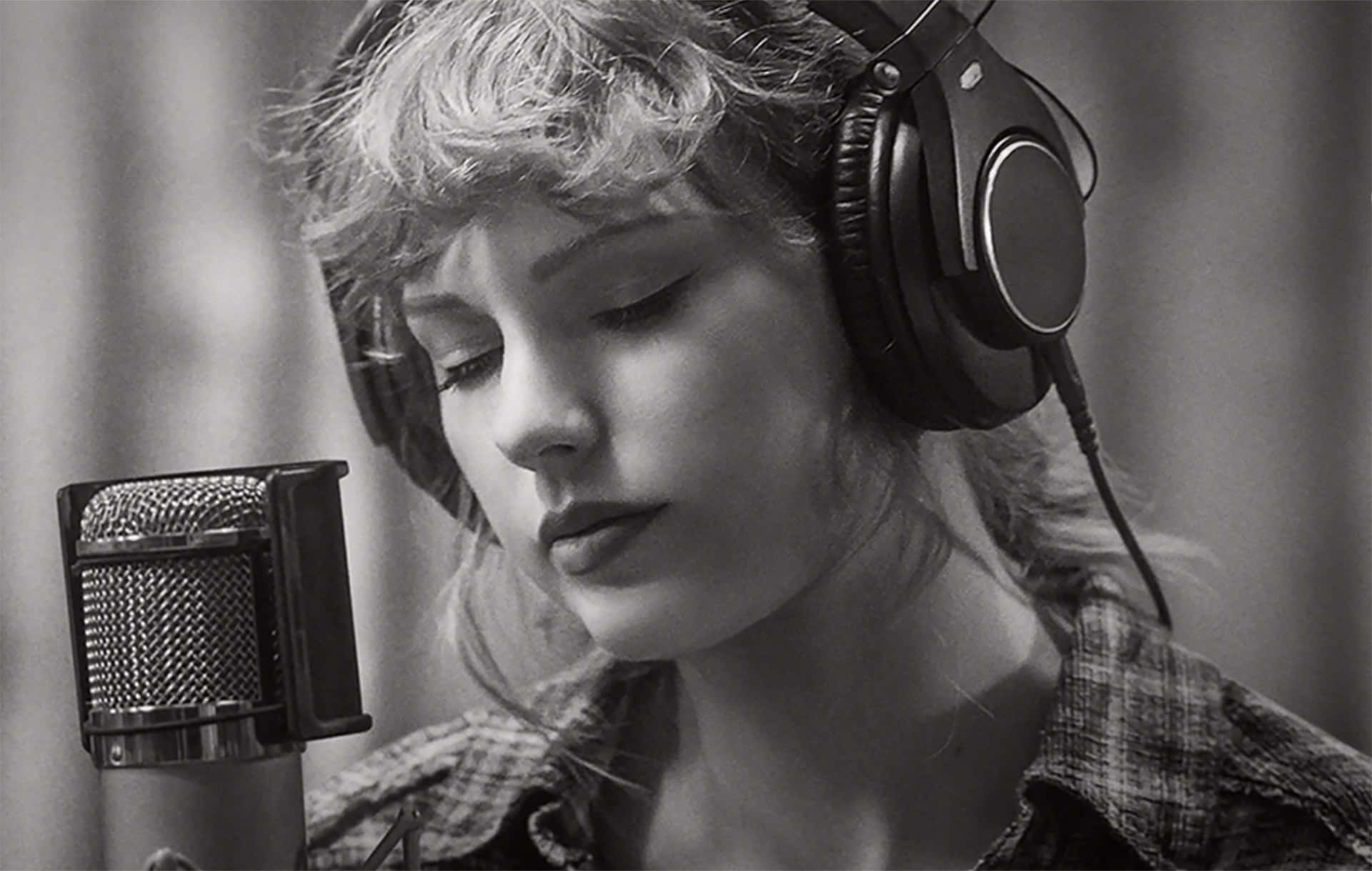 Taylor Swift Looking Determined And Sophisticated In The Official Artwork Of Her 2020 Album, Folklore. Background