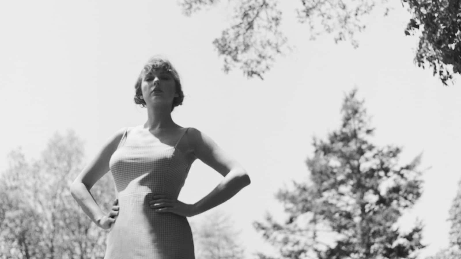 Taylor Swift Looks Captivating In Her Folklore Album Cover. Background