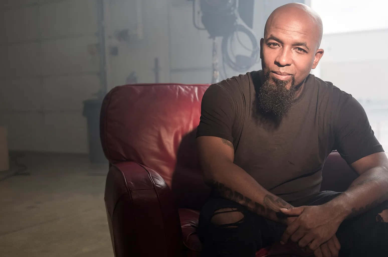 Tech N9ne Portraitin Red Chair Background