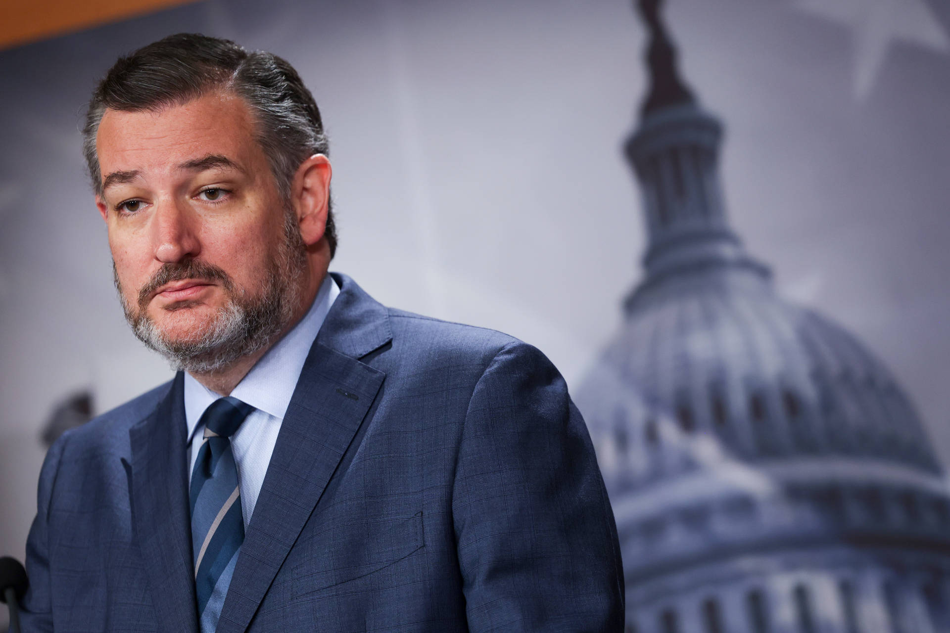 Ted Cruz With The White House Background