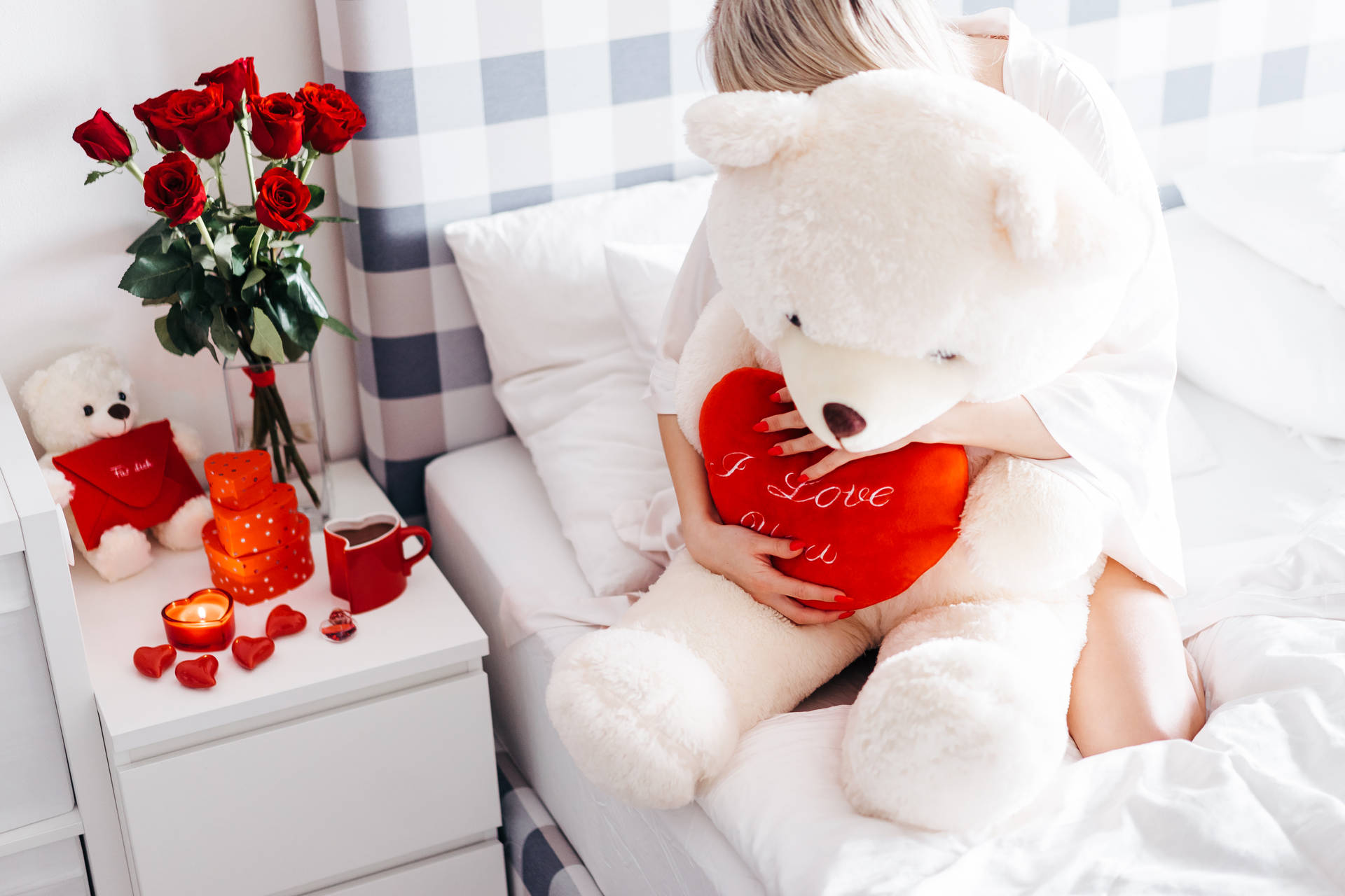 Teddy Bear In Bed Romantic Love Flowers Background