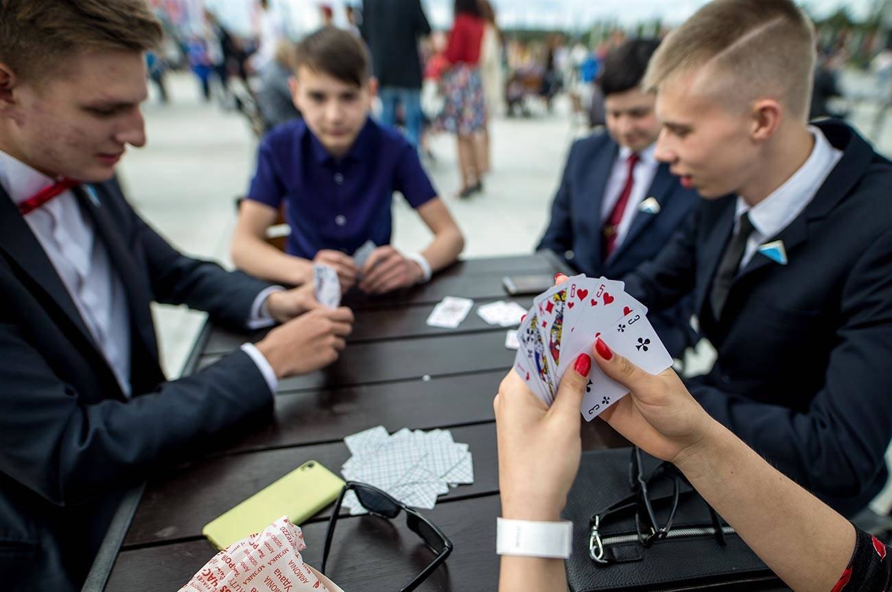 Teens Playing Durak Background