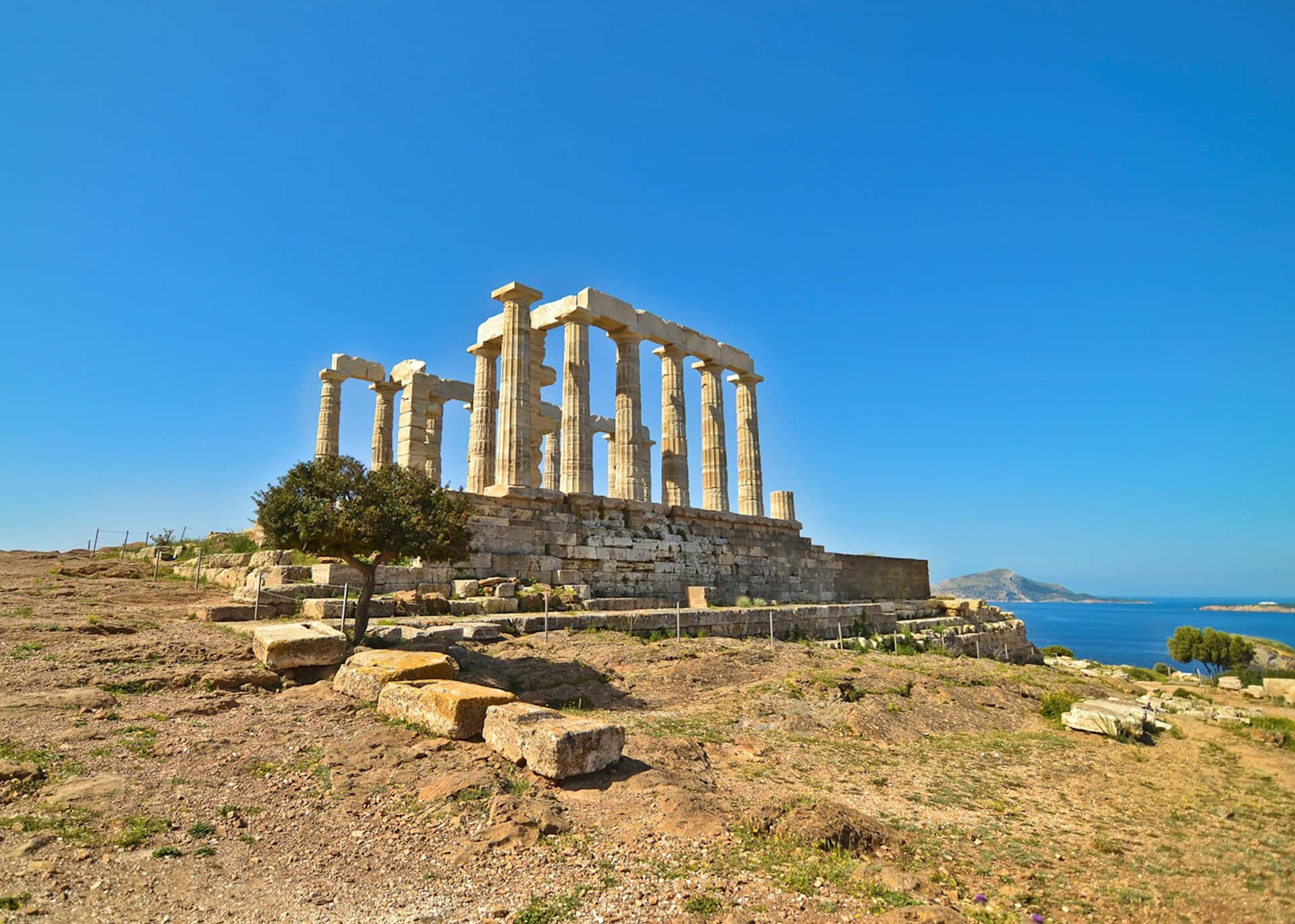Temple Of Poseidon On Sunny Day Background