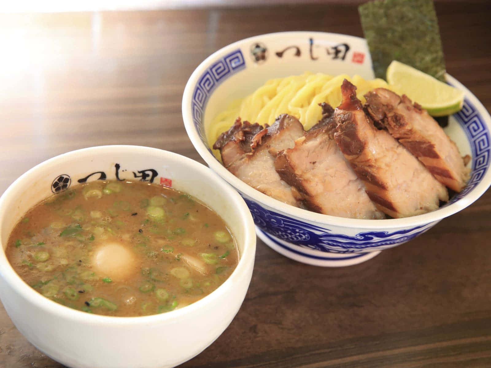 Tempting Bowl Of Savory Pork Ramen Background