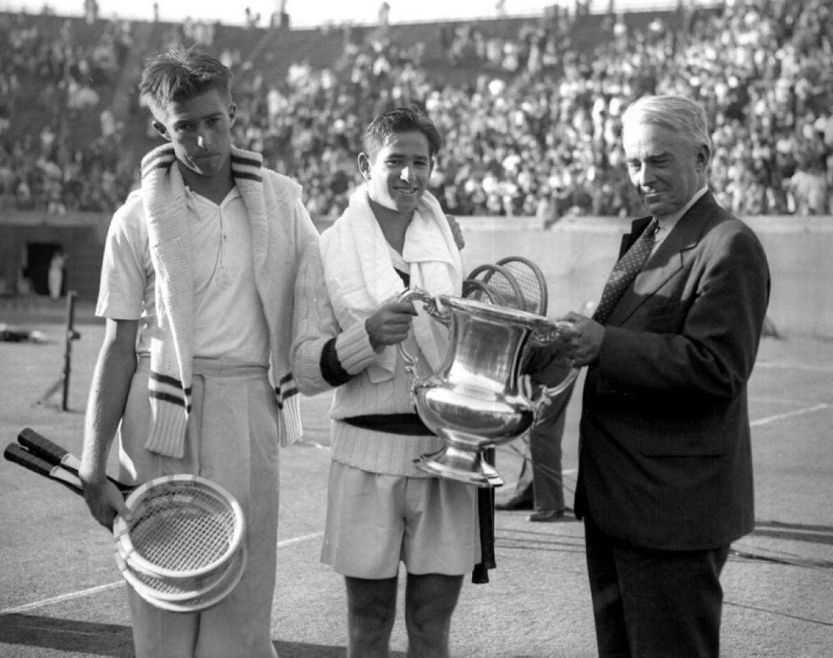 Tennis Champions Bobby Riggs And Billie Jean King Background