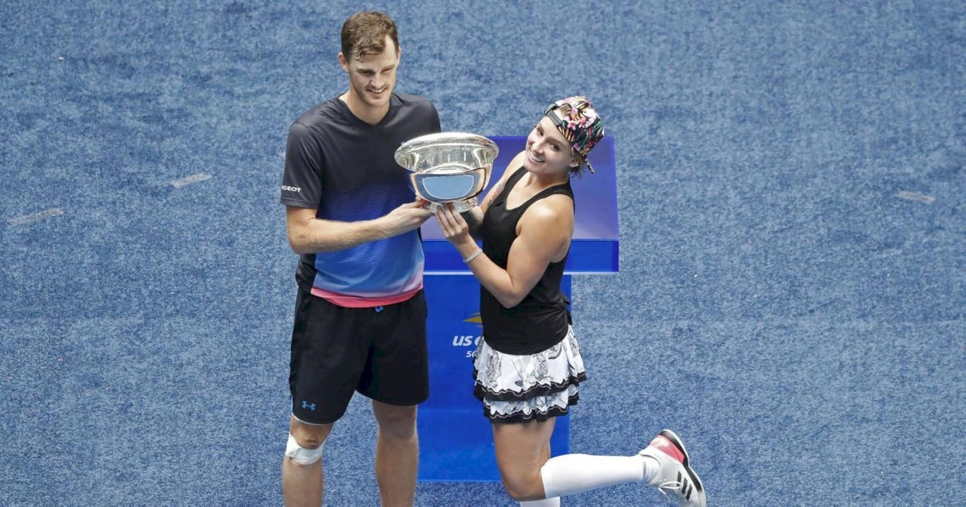 Tennis Star Bethanie Mattek-sands Raises Award Triumphantly Background