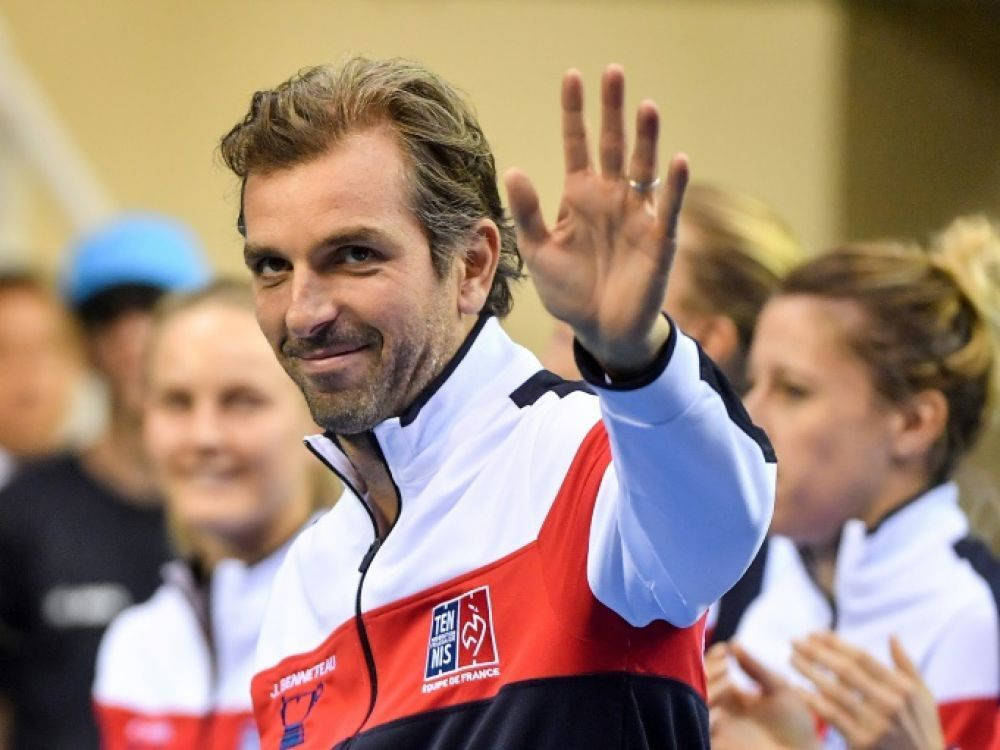 Tennis Star Julien Benneteau Waving At The Camera Background