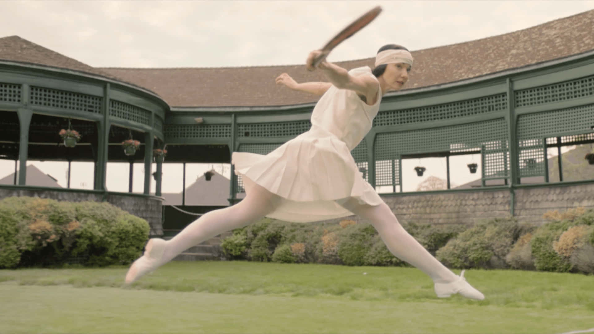 Tennis Star Suzanne Lenglen Mid-air Background