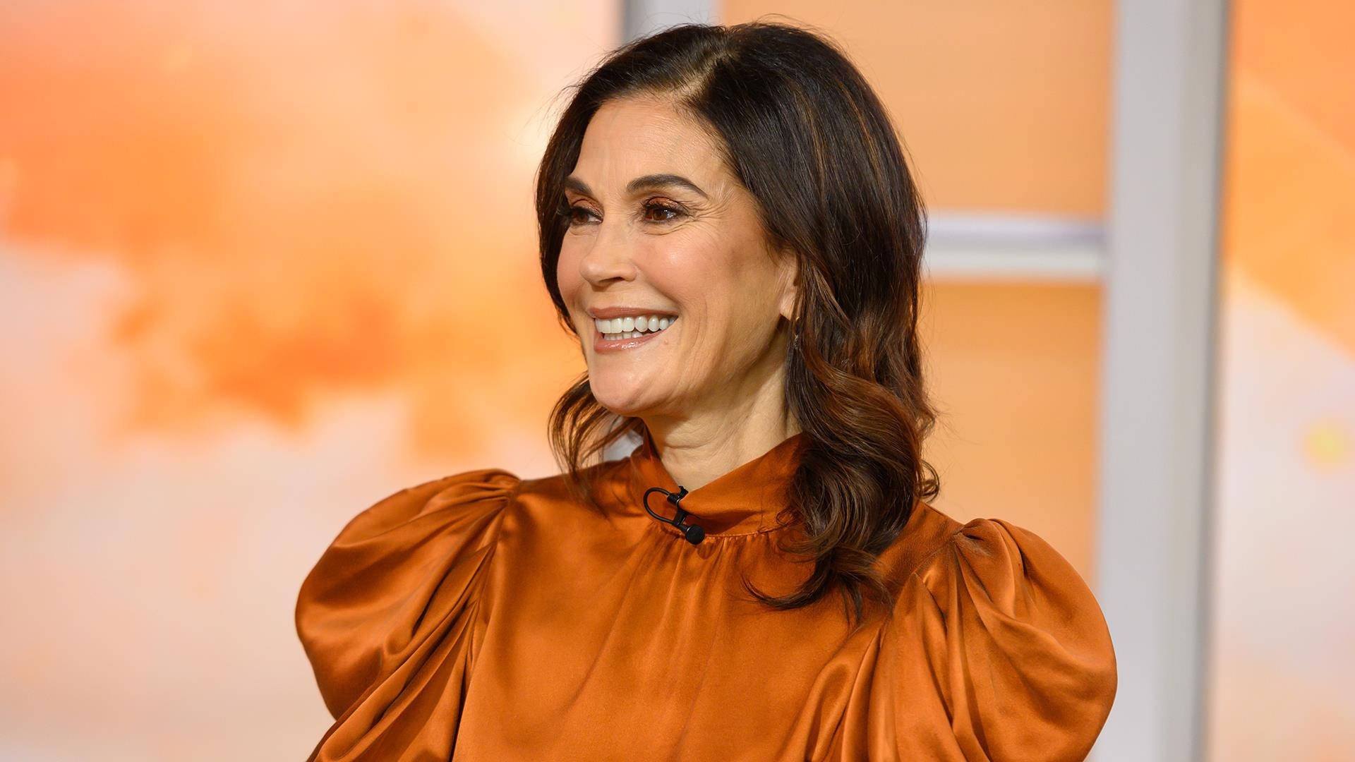 Teri Hatcher, Renowned American Actress In An Intimate Interview Moment Background