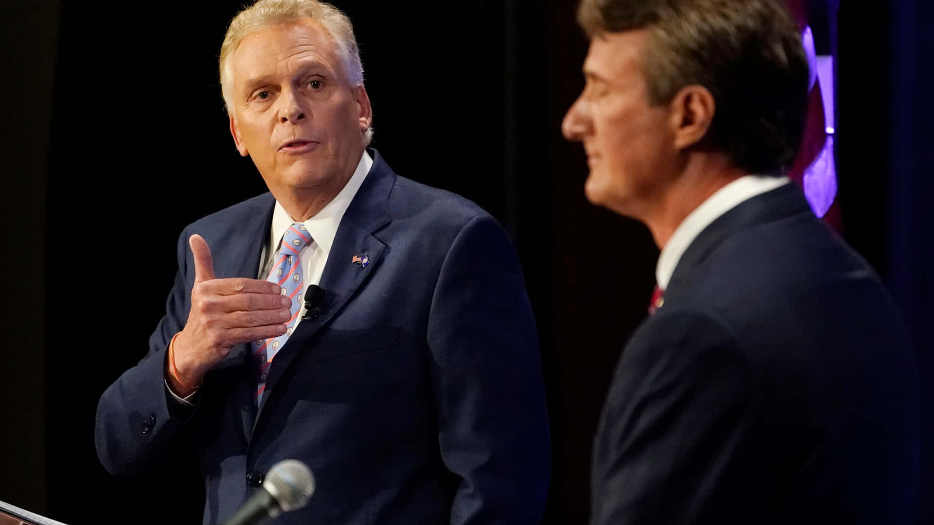 Terry Mcauliffe Debating With Glenn Youngkin Background
