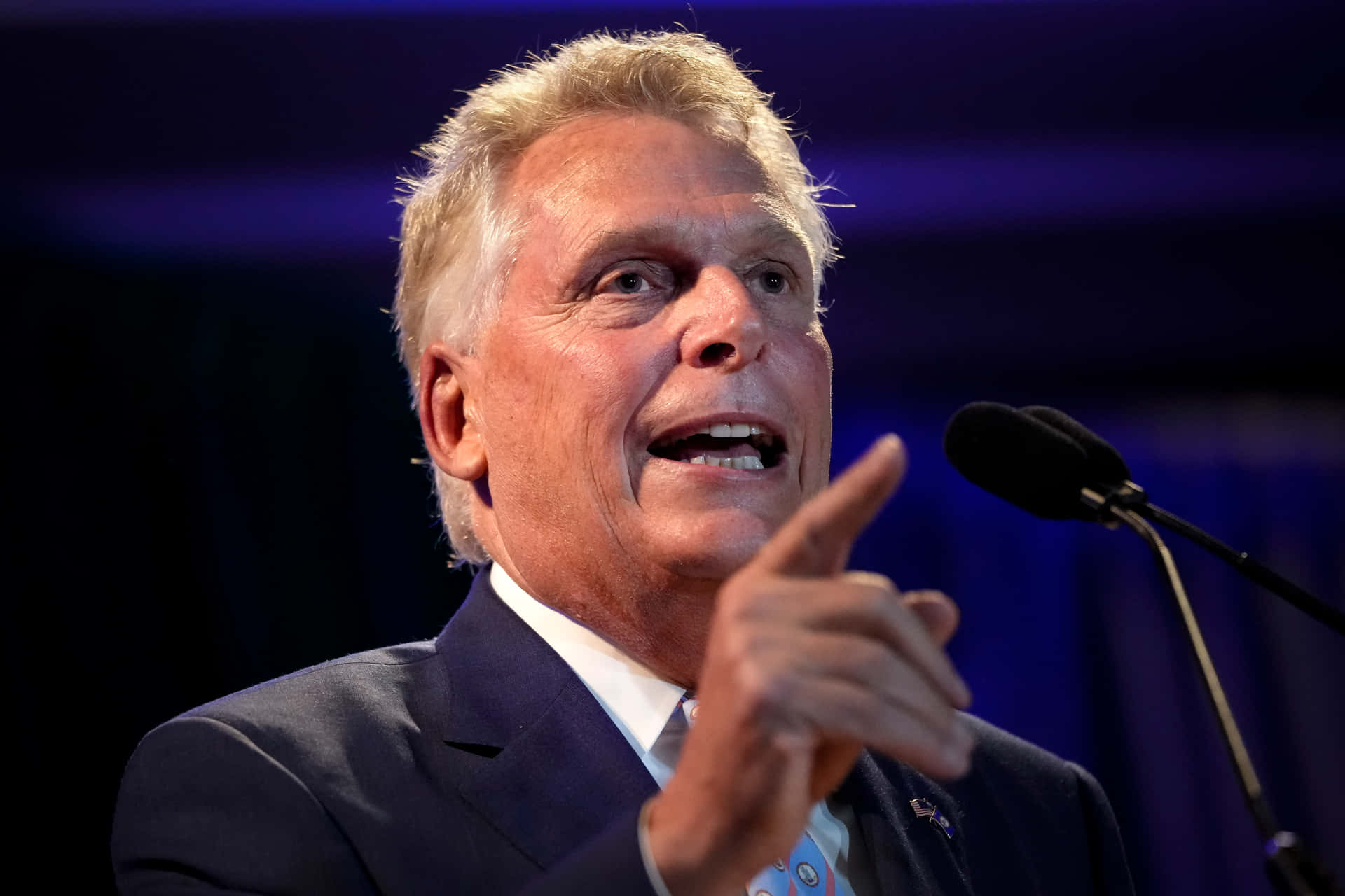 Terry Mcauliffe Delivering A Powerful Speech Background