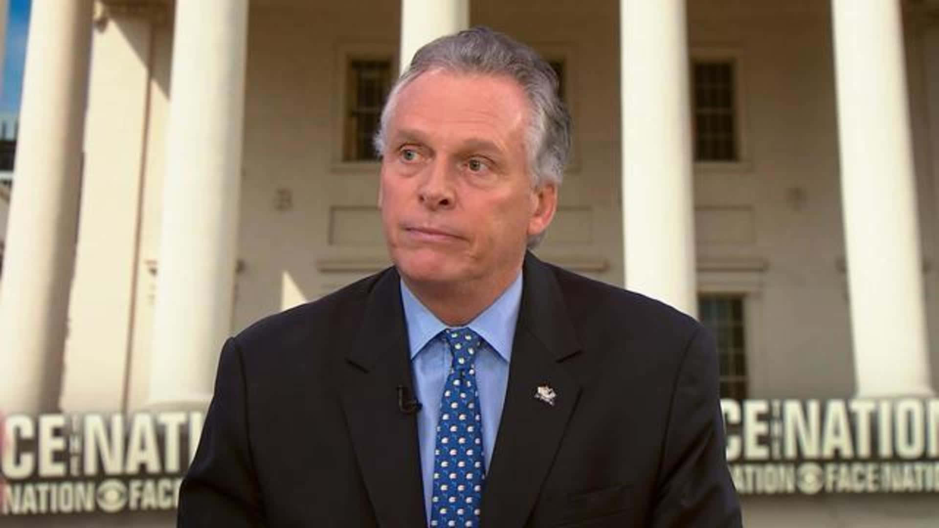 Terry Mcauliffe Standing In Front Of The White House Background