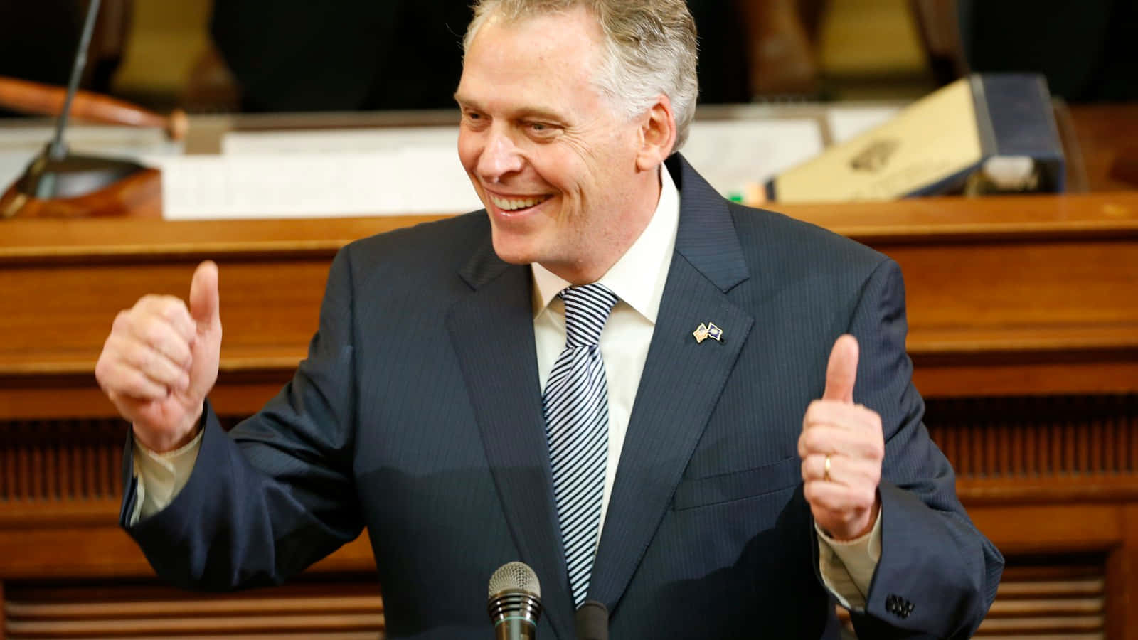 Terry Mcauliffe Thumbs Up Background