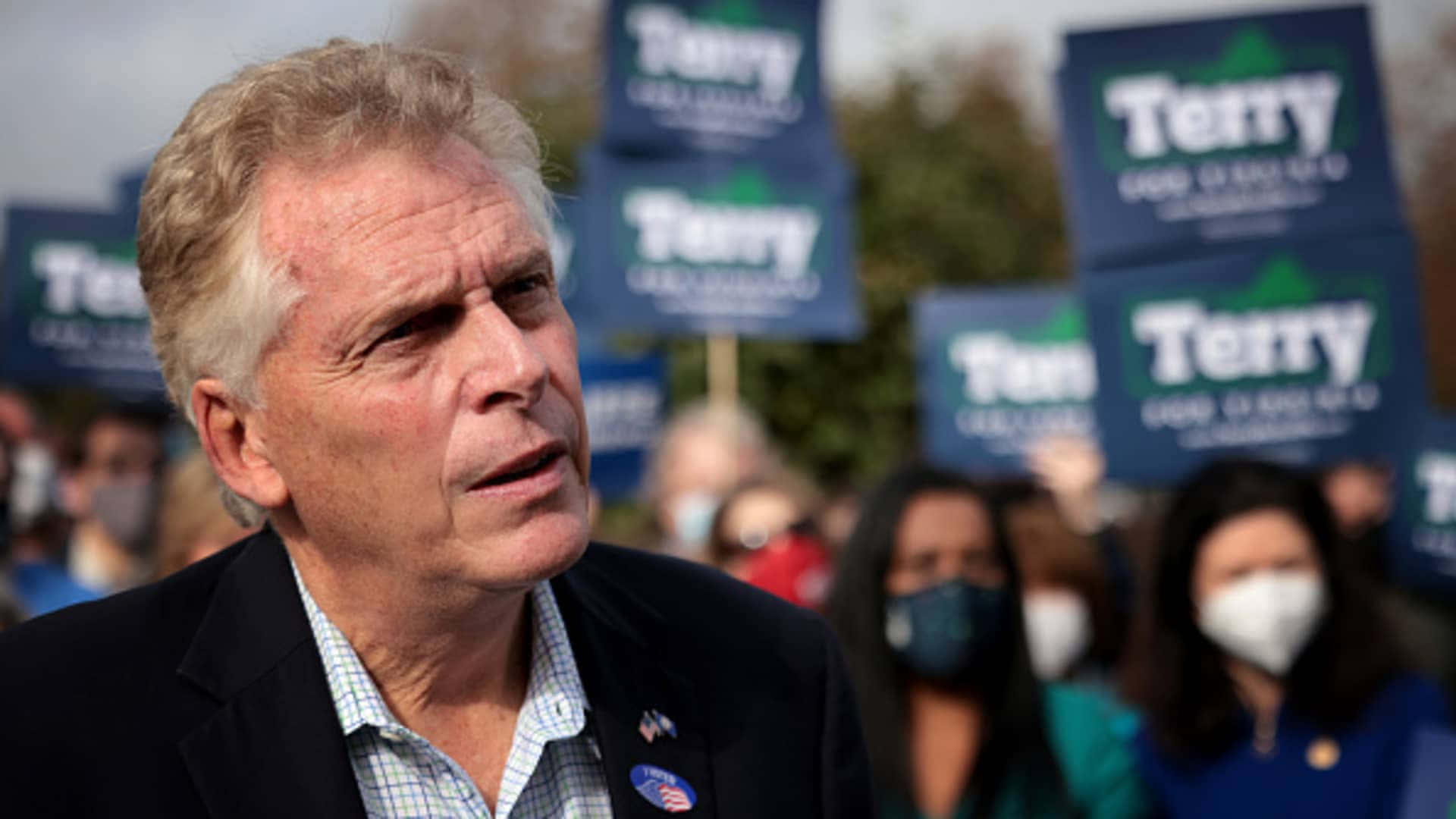 Terry Mcauliffe With Crowd Of Supporters Background