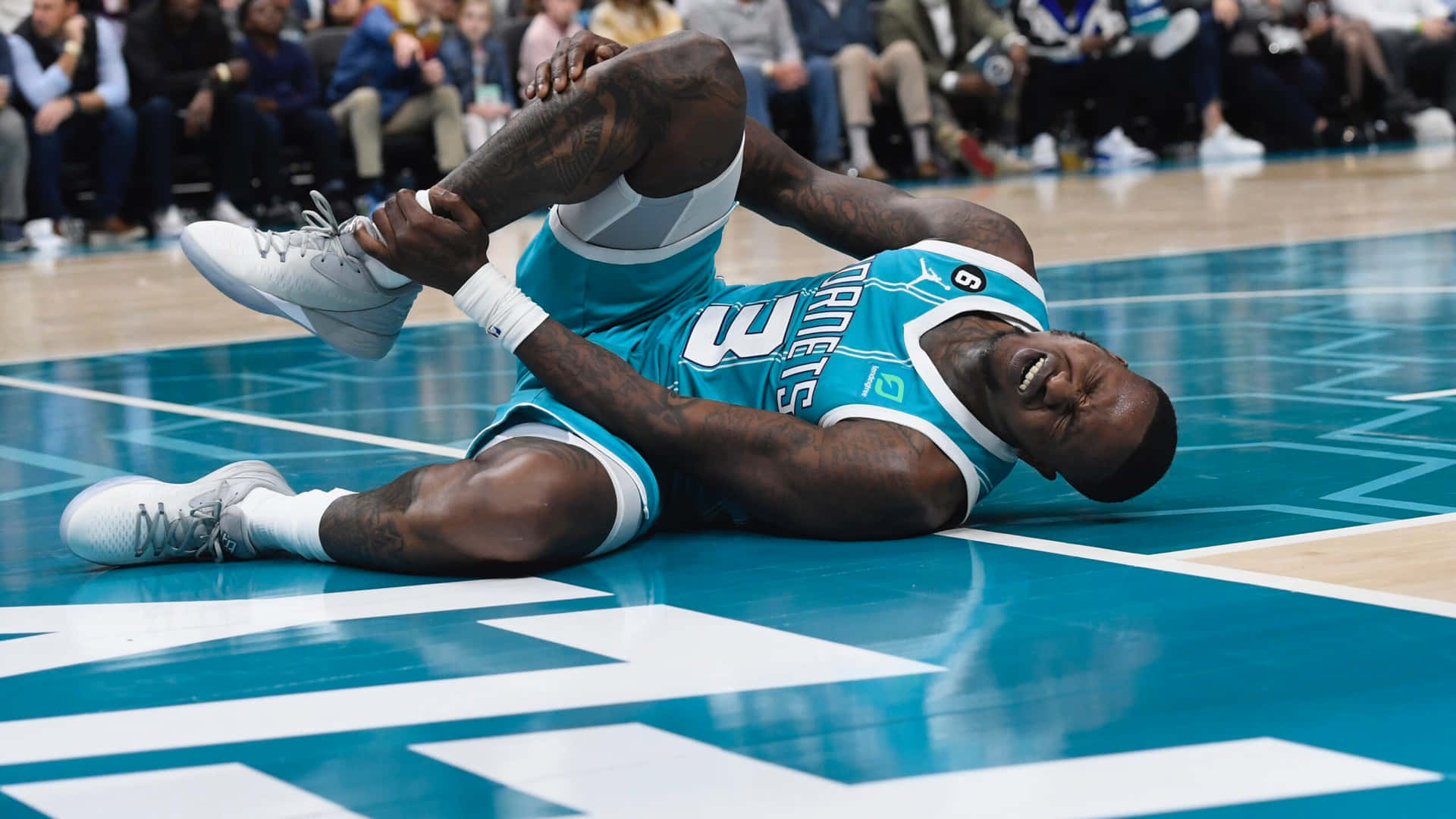Terry Rozier Hurt And Injured Charlotte Hornets Background