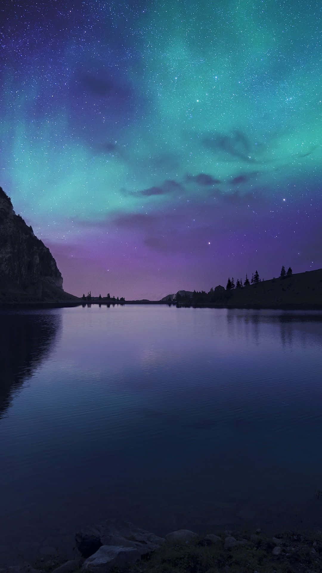 The Aurora Bore Over A Lake With Mountains In The Background Background