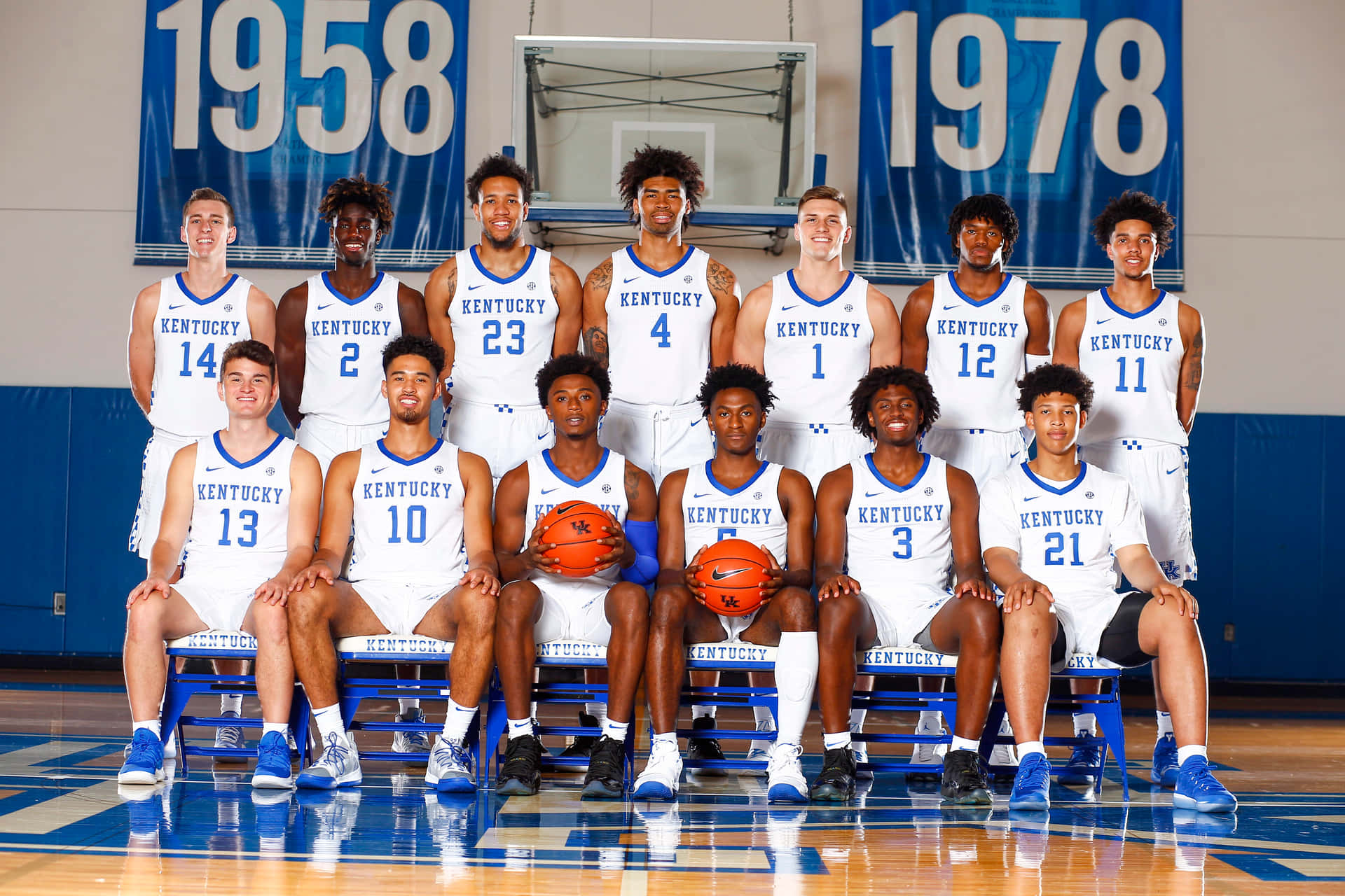 The Basketball Team Is Posing For A Photo Background
