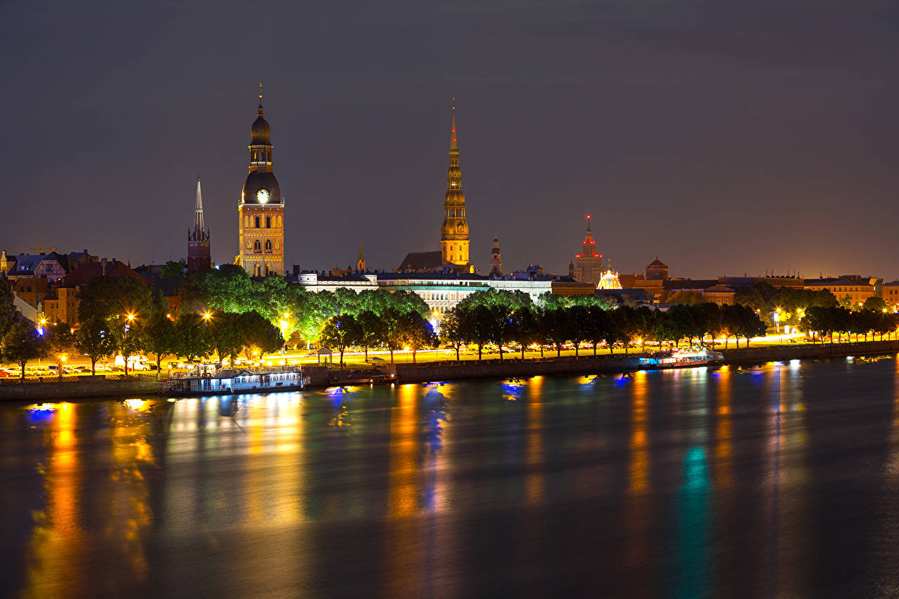 The Beautiful Daugava River At Night Background