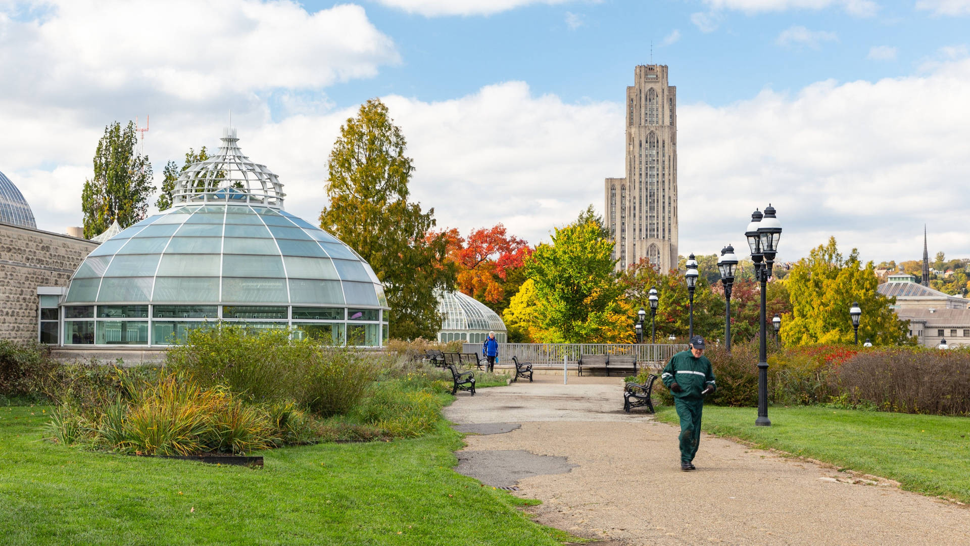 The Beautiful View Of The University Of Pittsburgh & Phipps Conservatory Background