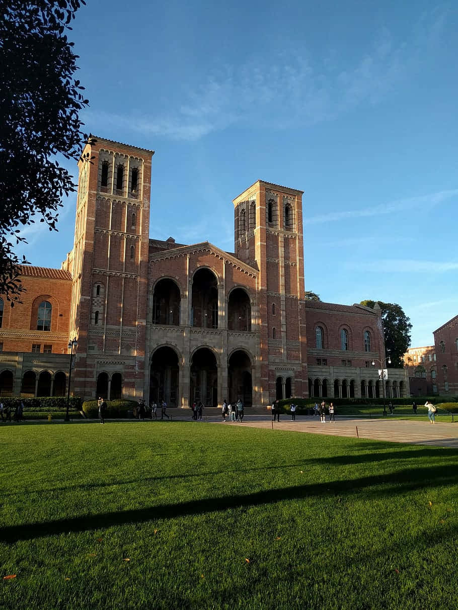 The Beautiful View Of Ucla Campus Background