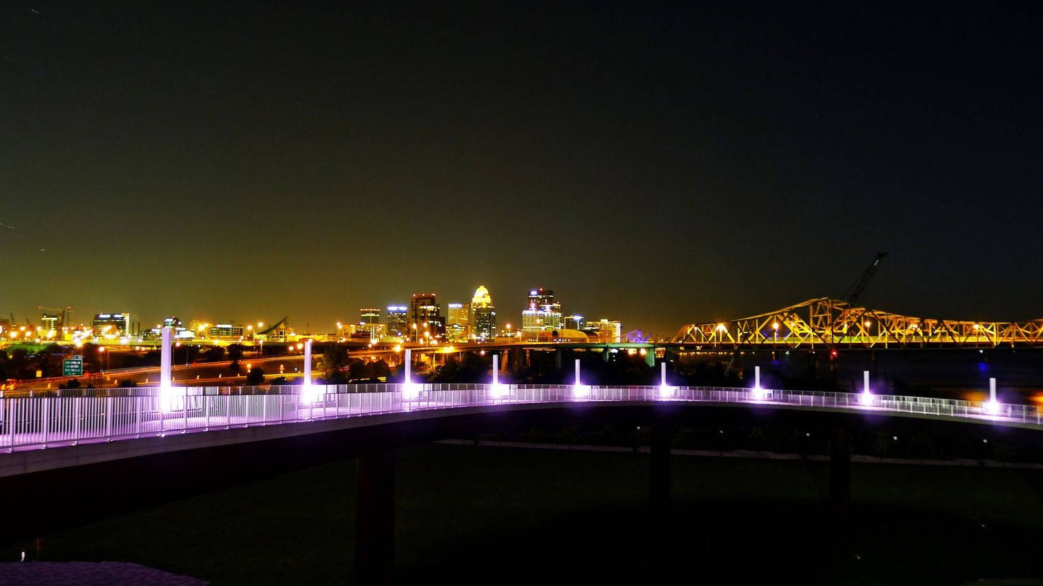 The Big Four Bridge In Louisville, Kentucky Background