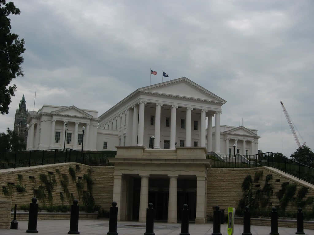 The Black Concrete Fences Of The Virginia State Capitol Background
