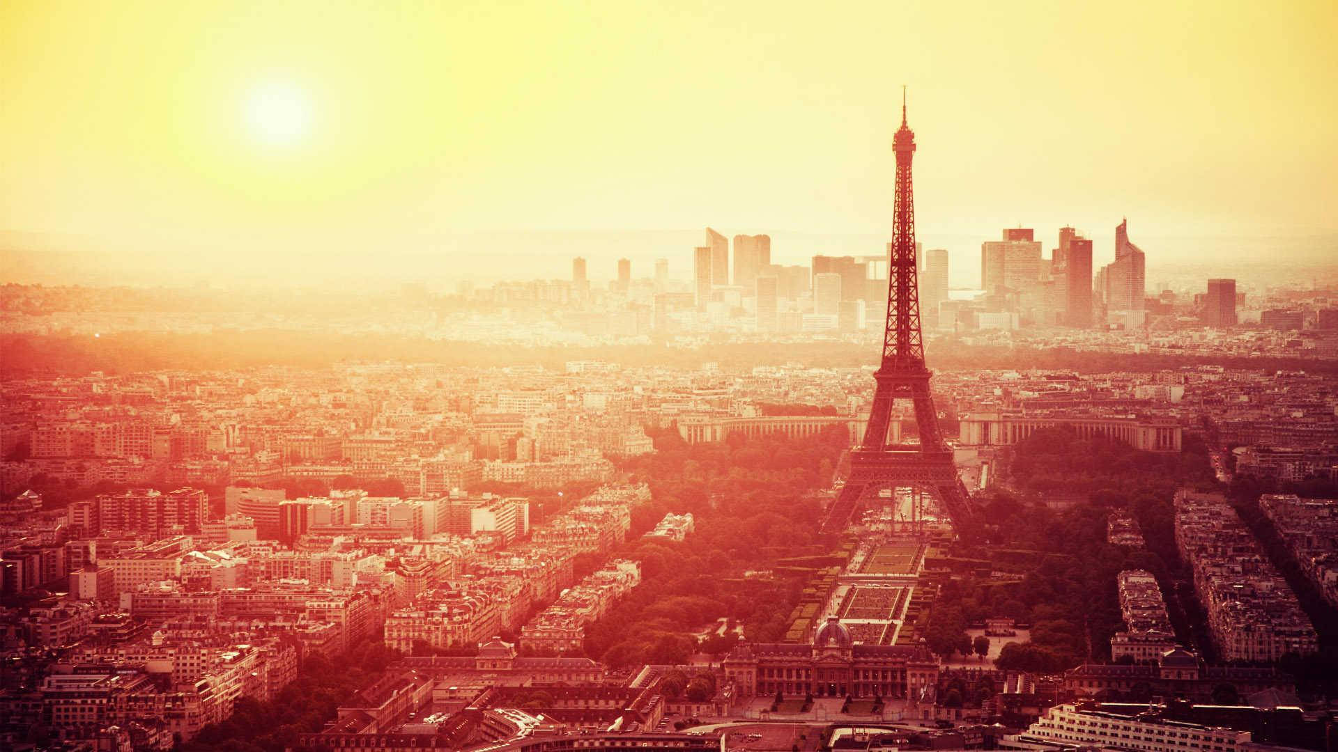 The Breathtakingly Eiffel Tower In Paris Background