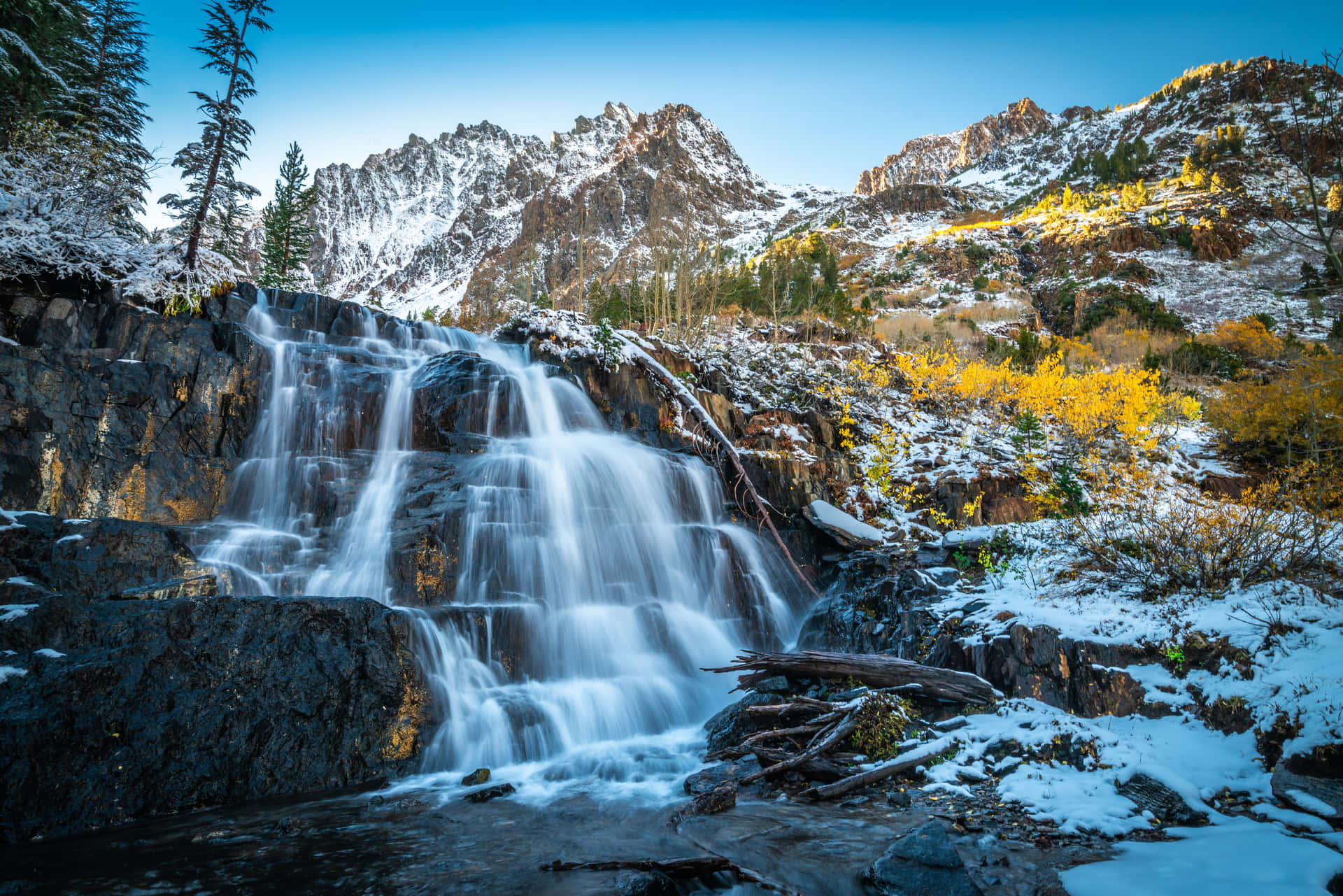 The California Mountains Reflect Beauty In Its Natural Form Background
