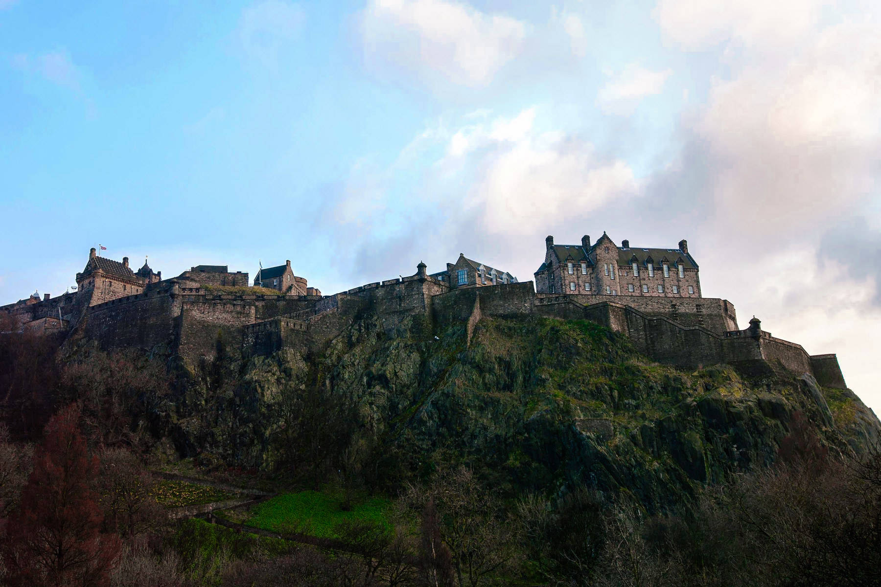 The Castle Rock Of Edinburgh Castle Background