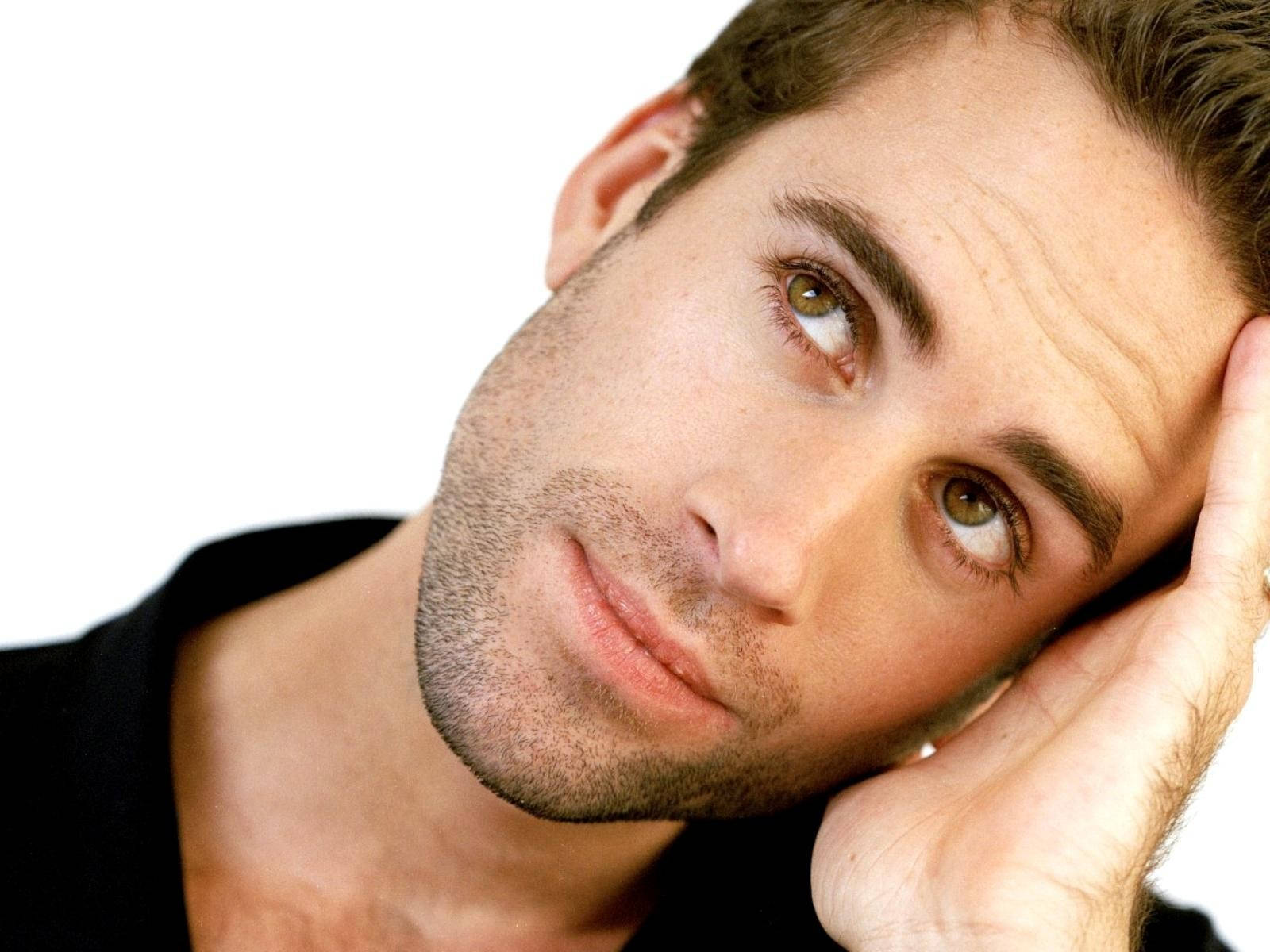 The Charismatic Joseph Fiennes Showcasing His Beautiful Eyes Background