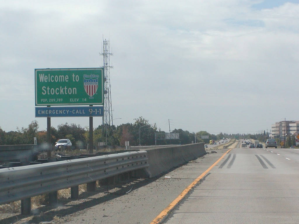 The Charming Cityscape Of Stockton National Road Background