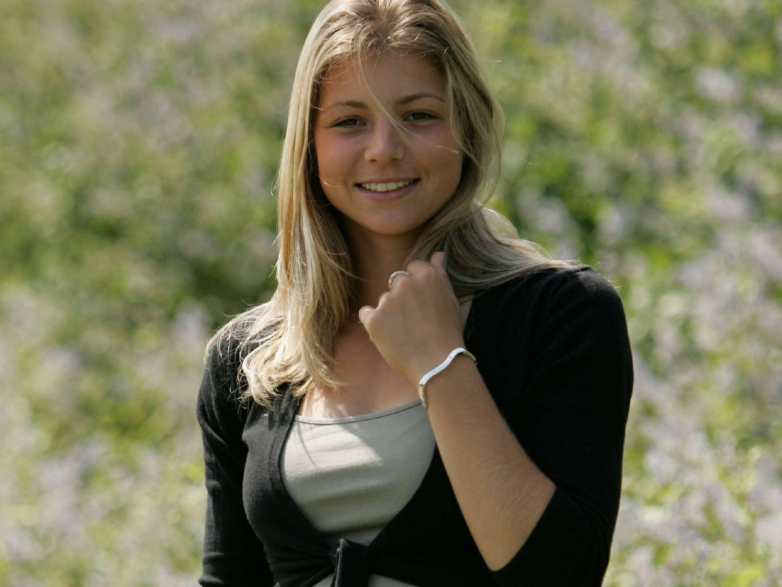 The Charming Maria Kirilenko Flaunting A Lovely Smile Background