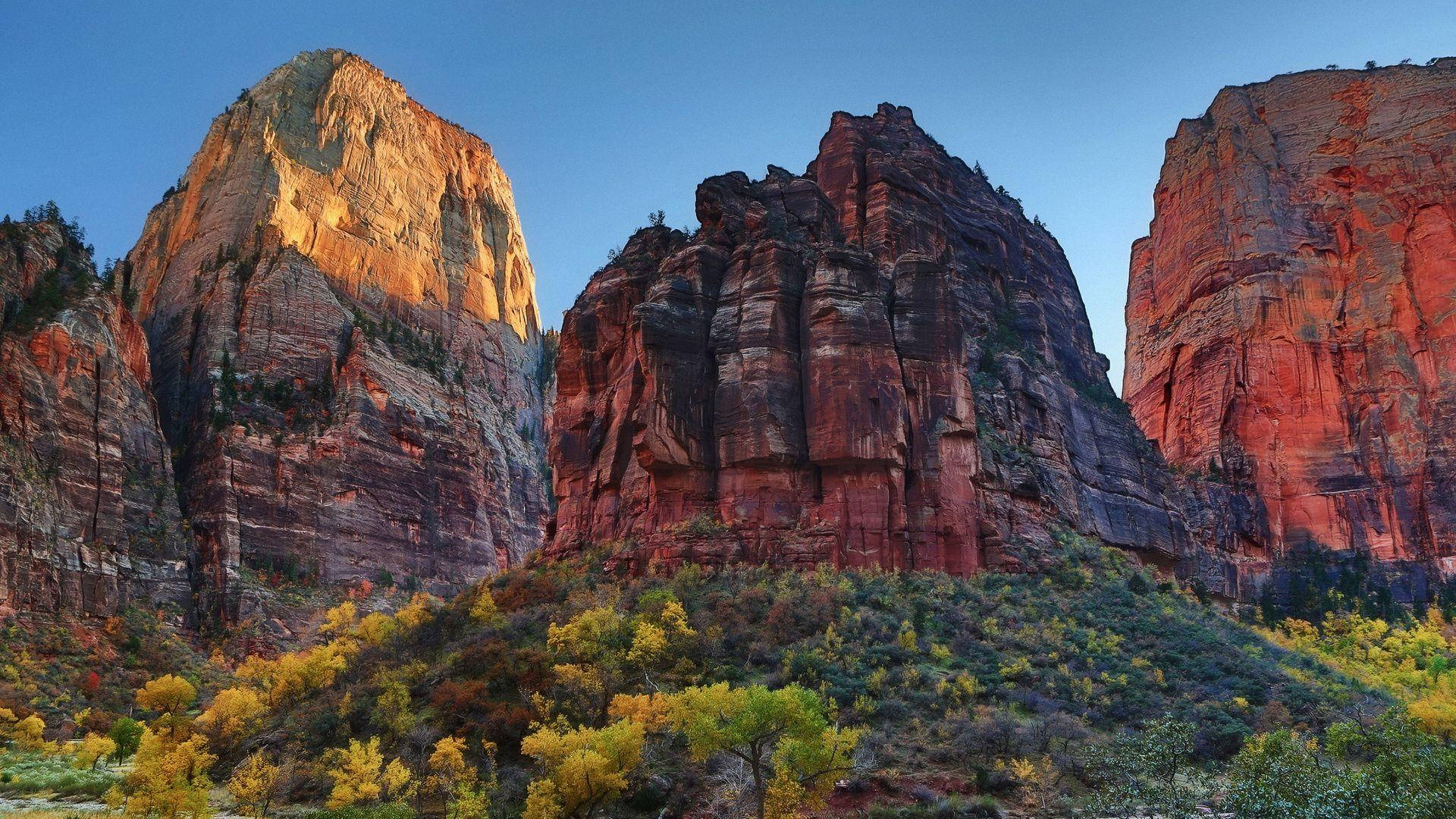 The Court Of The Patriarchs In Zion National Park Background