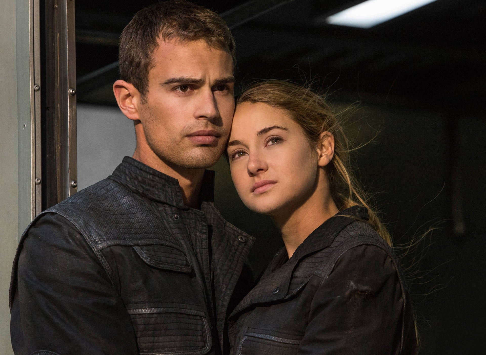 The Divergent Series Shailene Woodley With Theo James Background