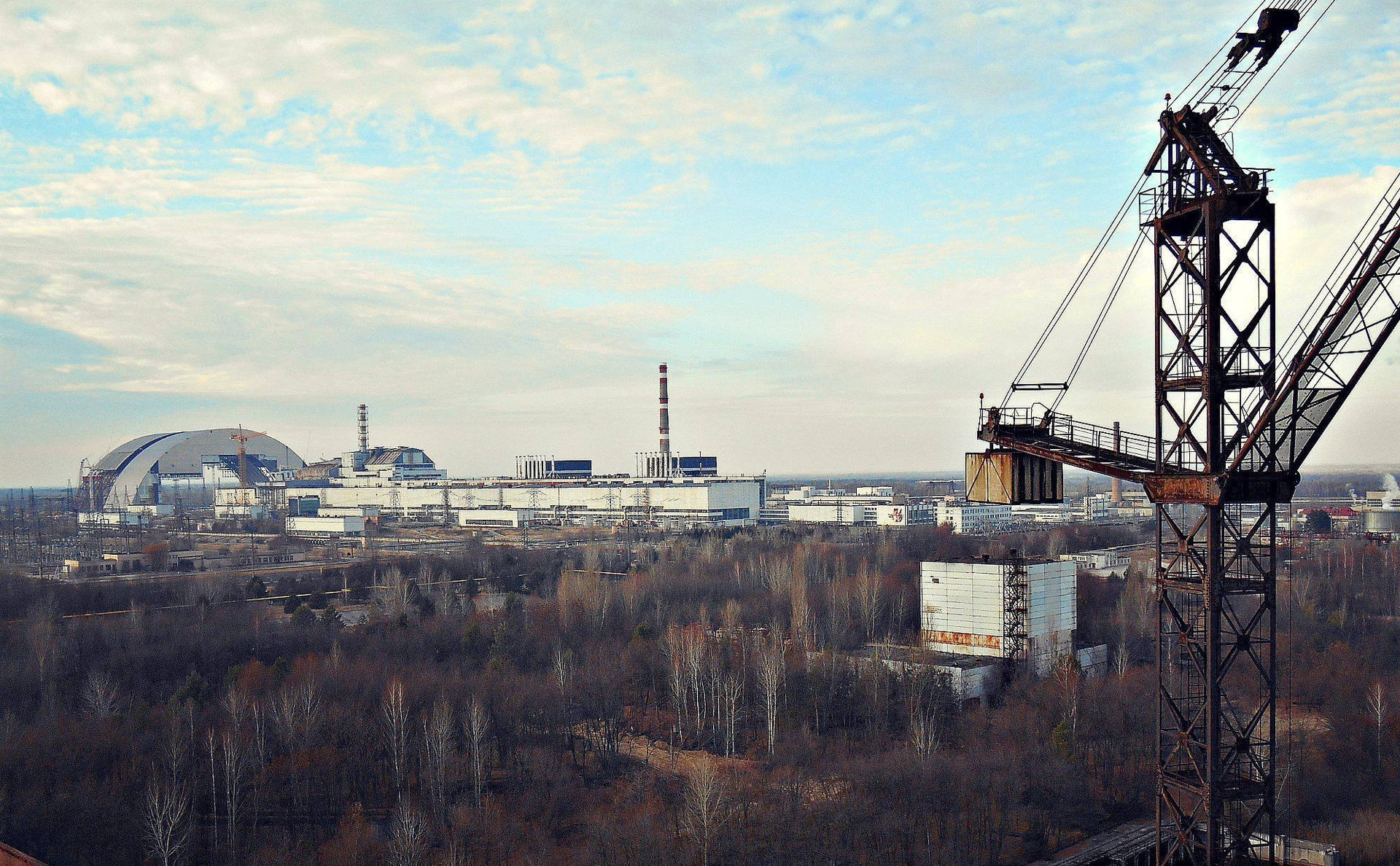 The Eerie Silence Of Chernobyl's Radioactive Facility Background