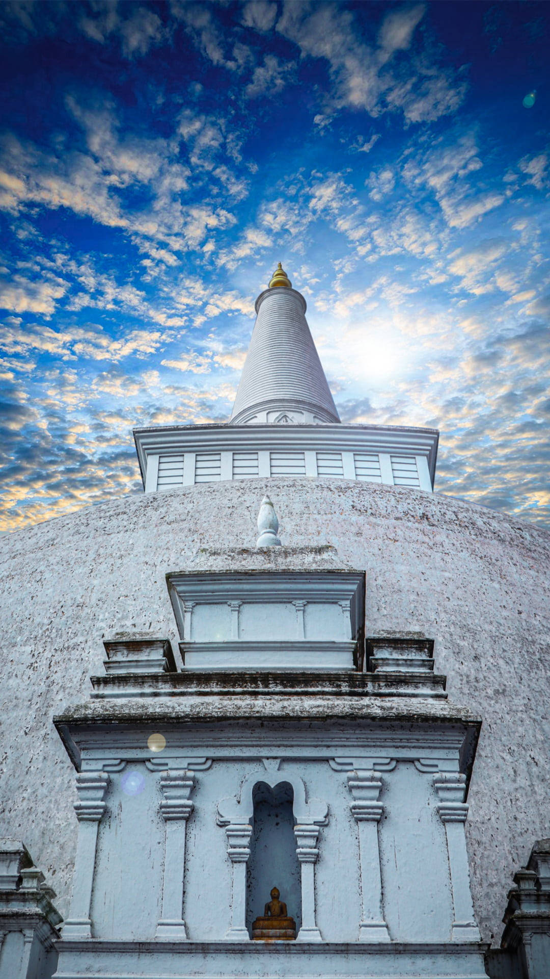 The Enticing Ruwanwelisaya Stupa In Sri Lanka Background