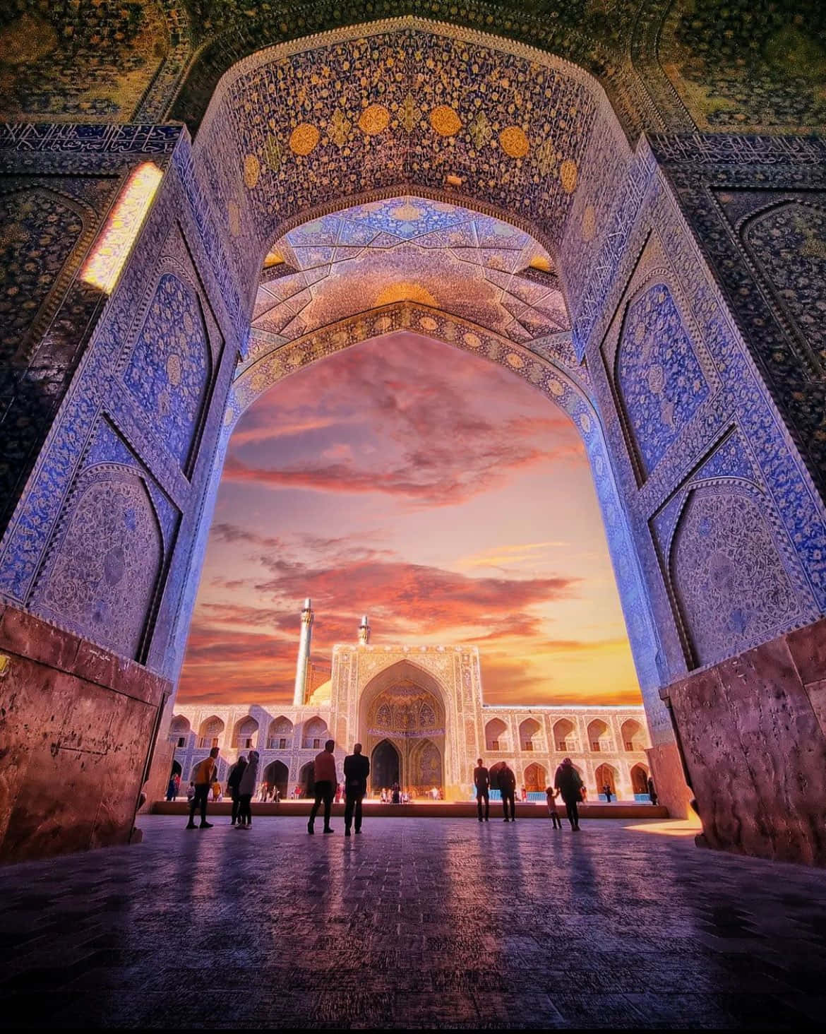 The Entry Gate Of Shah Mosque Background