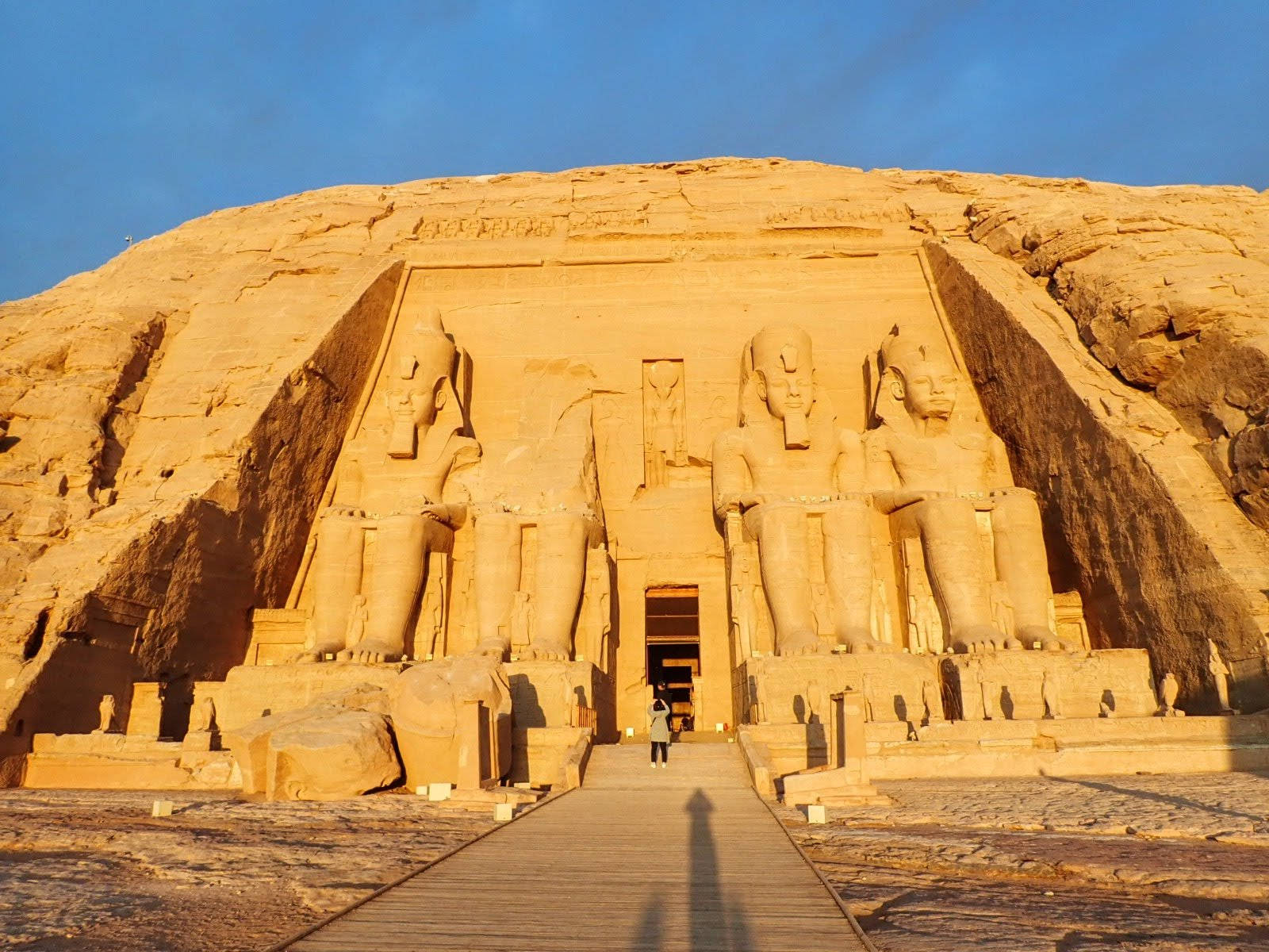 The Façade Of Abu Simbel's Temple In The Daytime Background