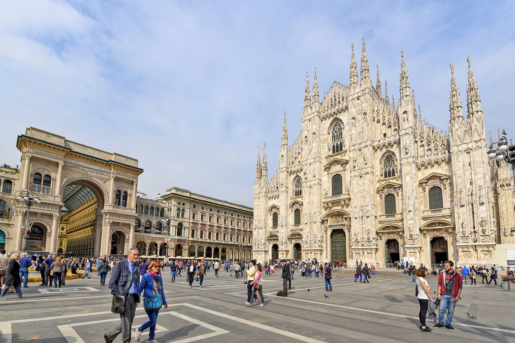 The Facade Of Duomo Di Mlano In Milan Background