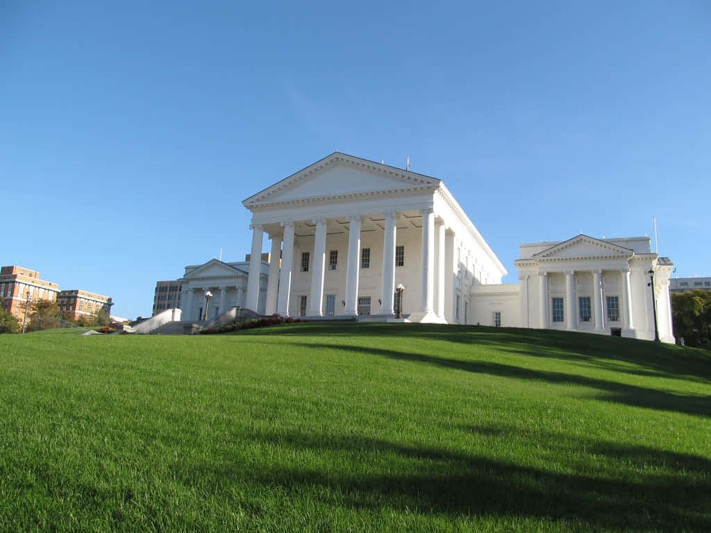 The Front Lawn Of The Virginia State Capitol Background