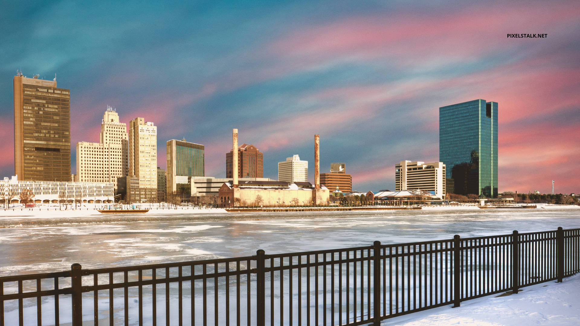 The Frozen Maumee River In Toledo, Ohio Background