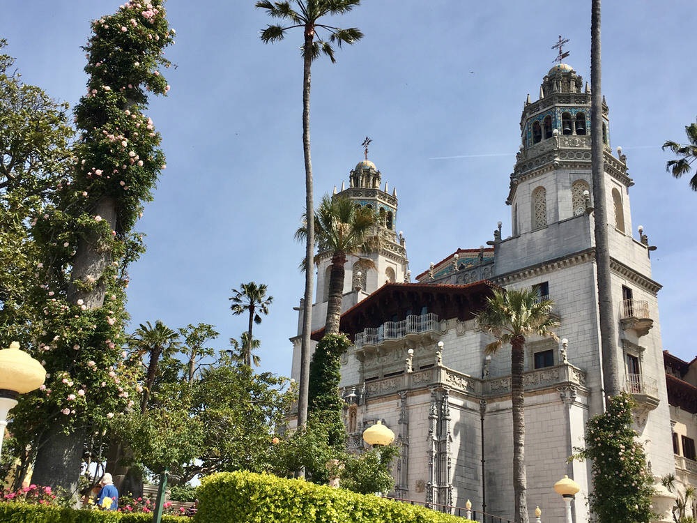 The Garden In Front Of The Hearst Castle Background