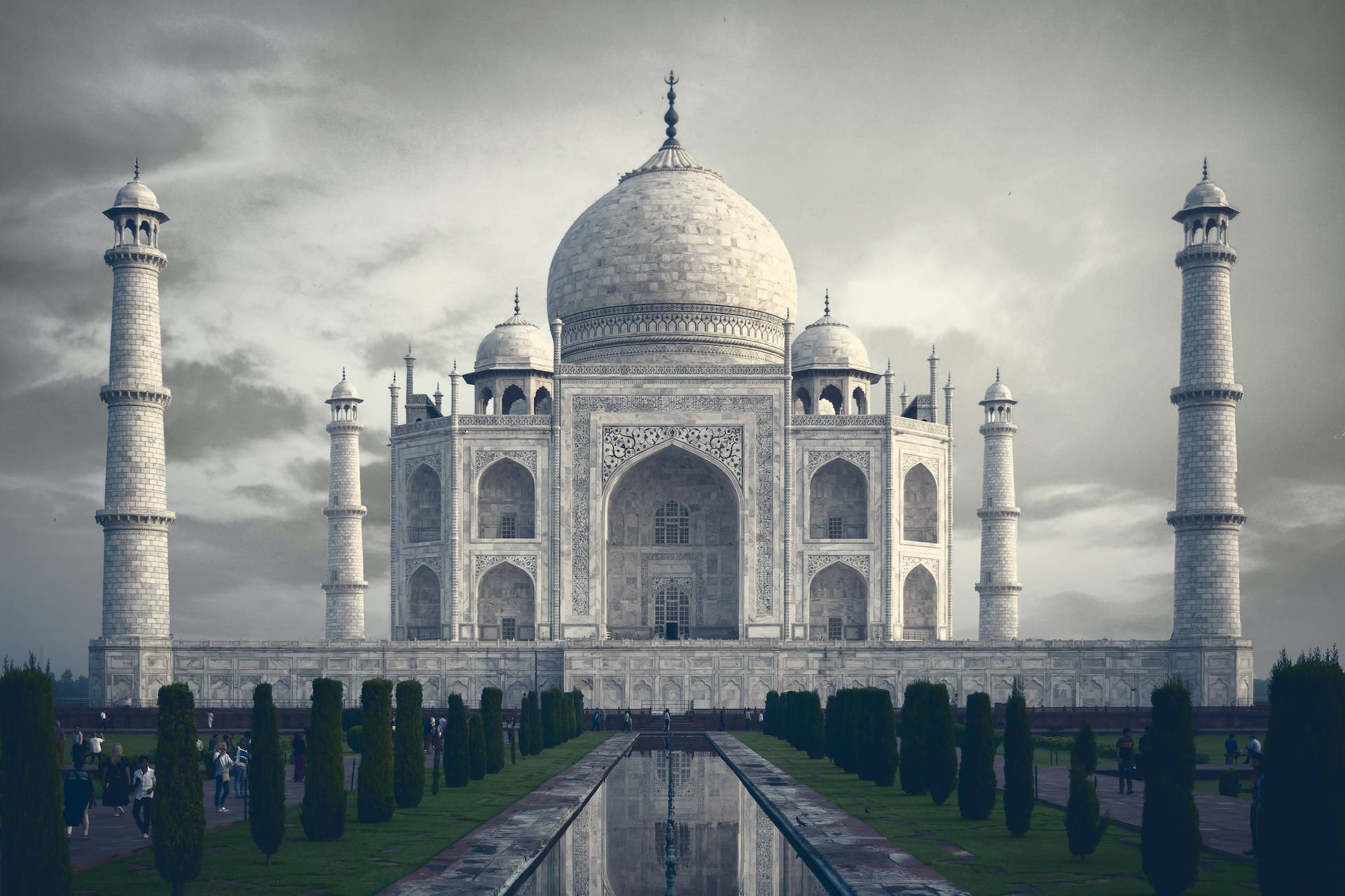 The Gigantic Taj Mahal