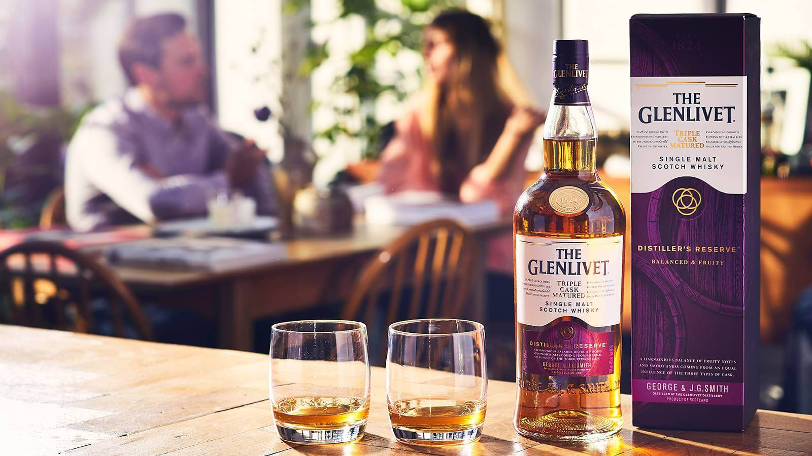 The Glenlivet Couple Drinks Background