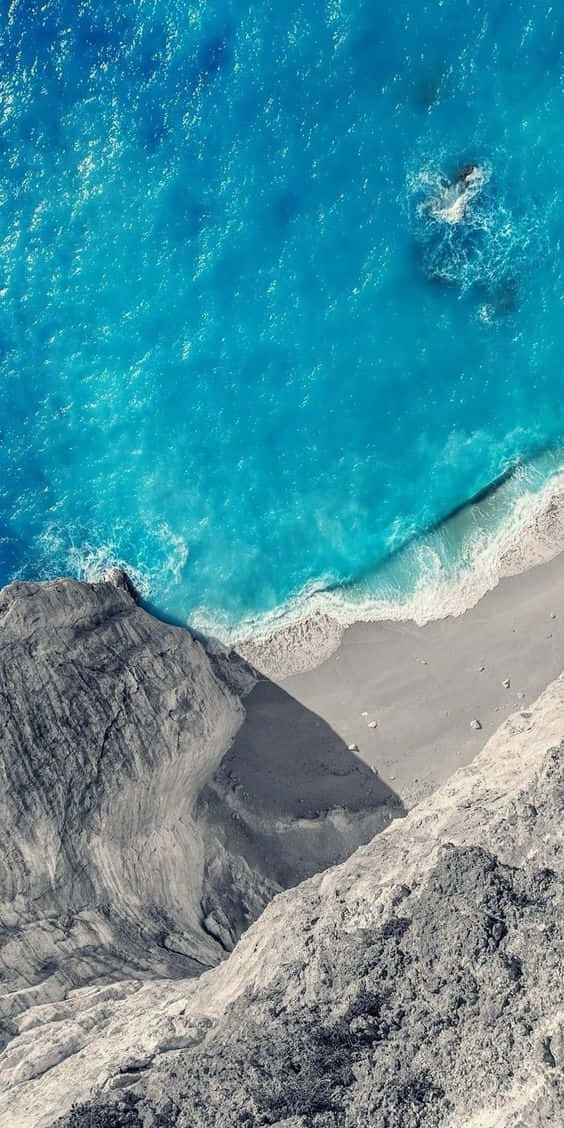 The Harmonious Aesthetic Of Natural Waves Background