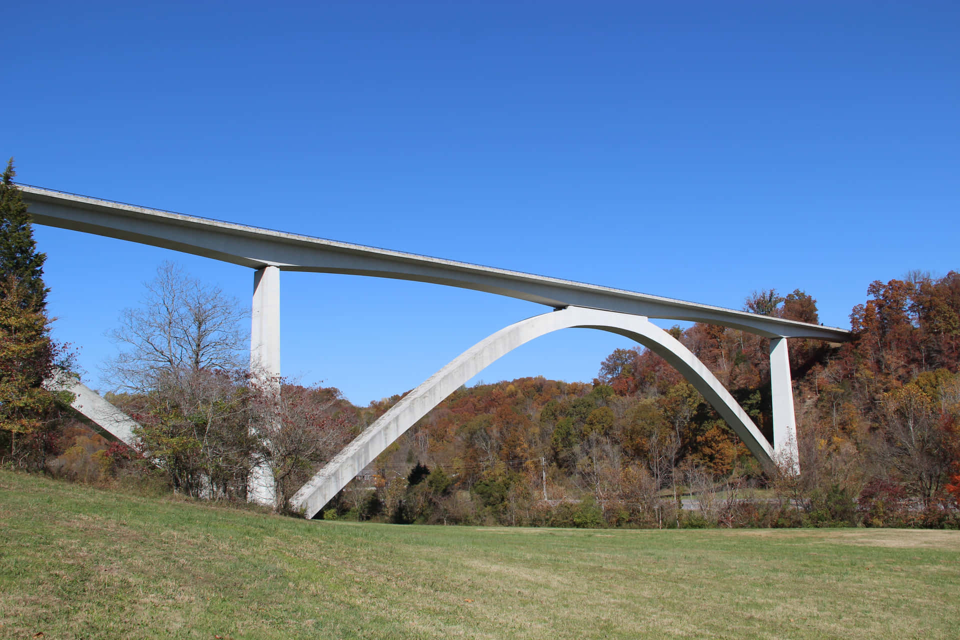 The Historic Natchez Trace Parkway Bridge In Mississippi Background