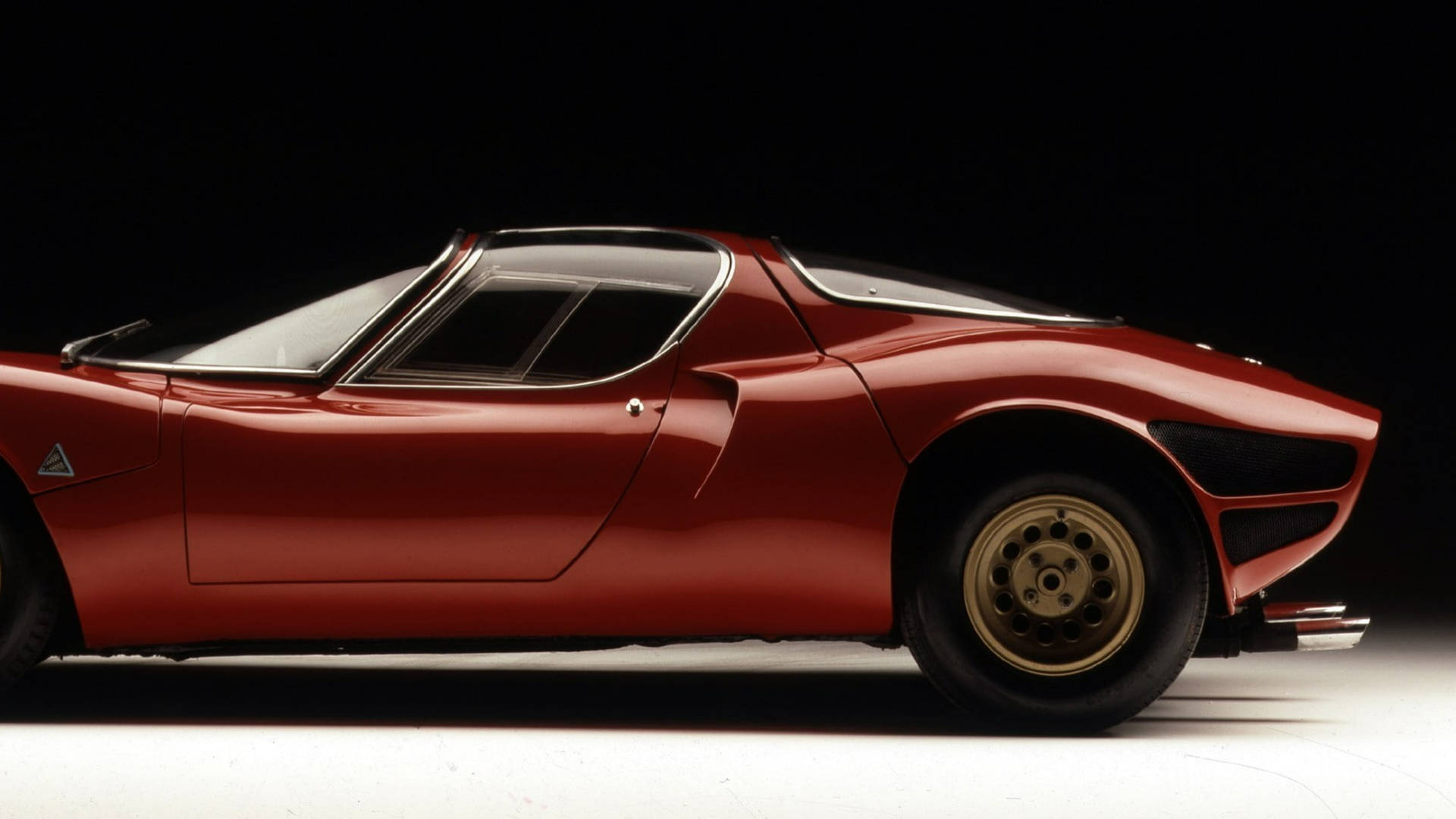 The Iconic Alfa Romeo 33 Stradale Background