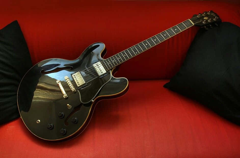 The Iconic Gibson 335 - A Classic Staple For The Modern Musician. Background